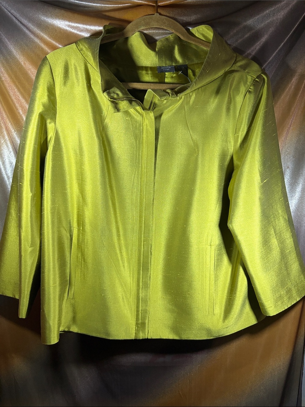 Travelers Chico Satin Lime Green Cropped a-line Blazer Jacket 3/4 sleeve. Y